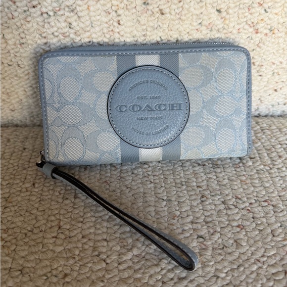 Coach Dempsey zip wallet- light blue - Picture 2 of 10